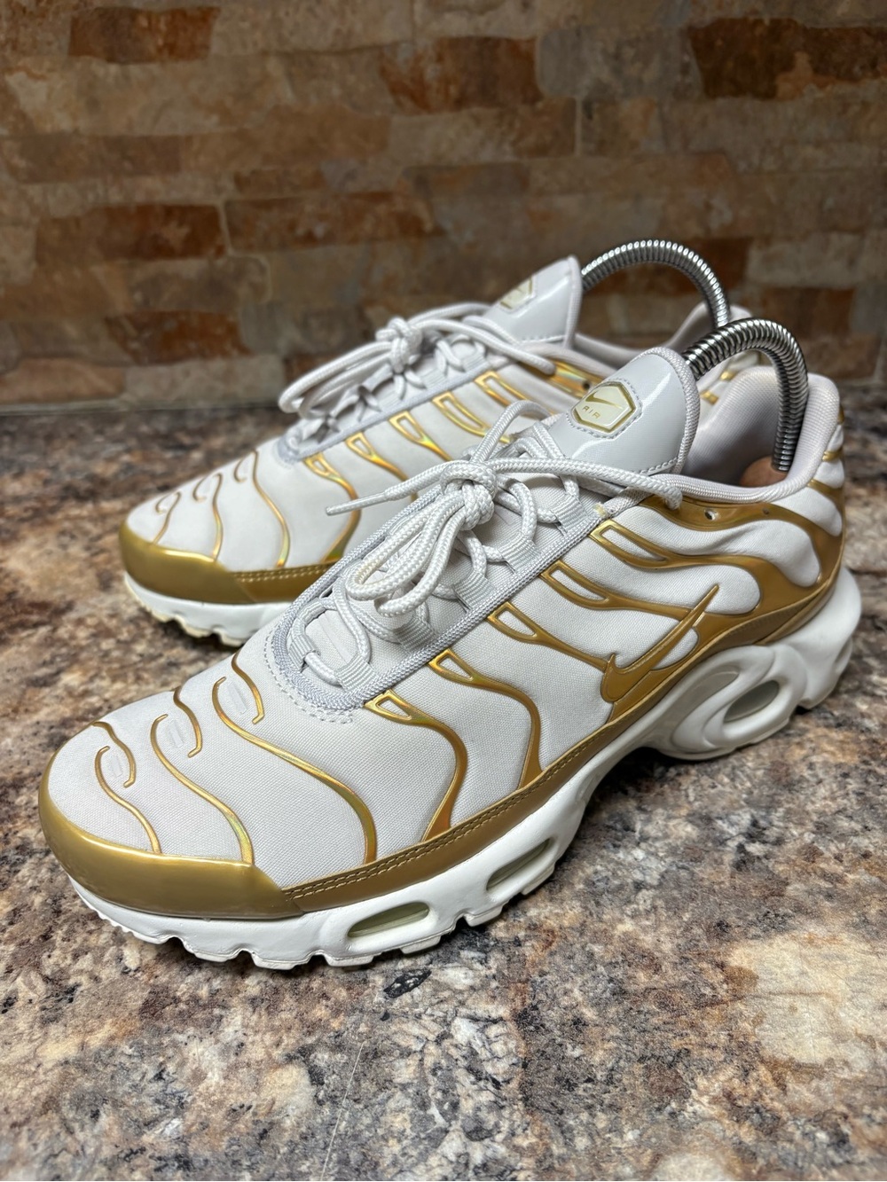 Nike Air Max Plus TN Metallic Gold Vast Grey 605112-054 Women’s Size 9